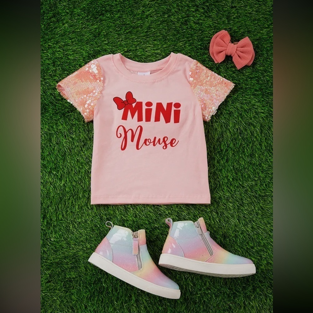 🇺🇸$5🇺🇸Mini Mouse Peach Short Sequin Sleeve. Boutique style. NWOT.